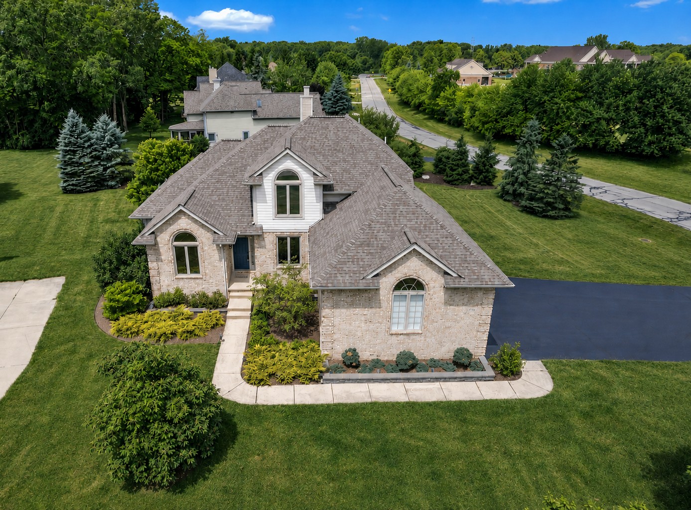 Must See Golf Community Home in Polo Fields!